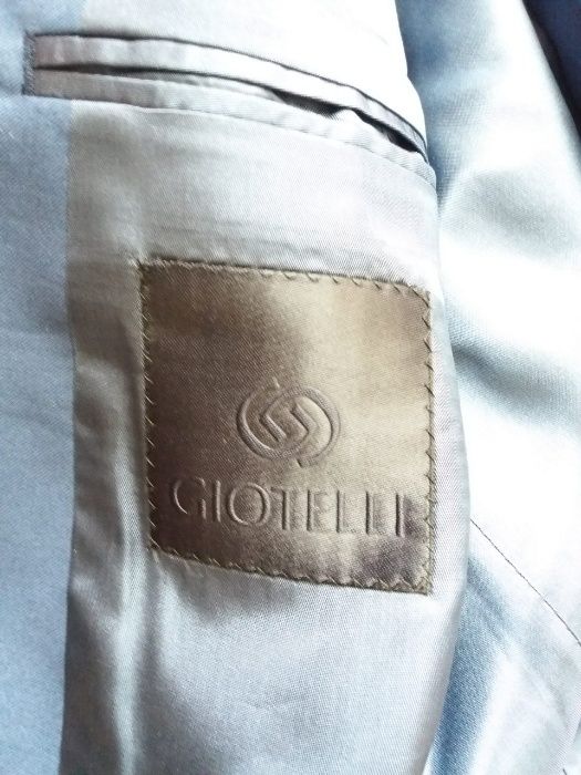 Продам стильний чоловічий костюм