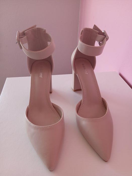 Sapatos salto alto