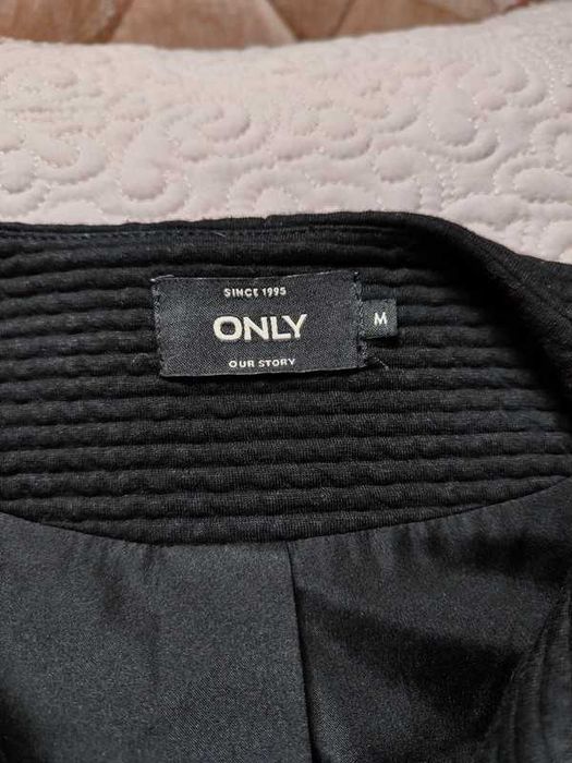 Płaszcz płaszczyk czarny wiosenny Basic Only M 38 prosty