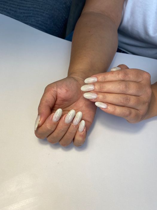 Зміцнення нігтиків гелем 550грн покриття гель лаком 500 , манікюр