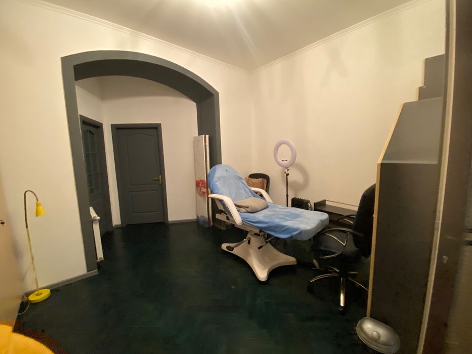 Оренда  салону або залу кабінетів та робочого місця салон краси