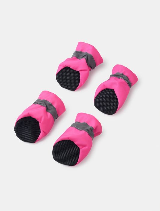 Różowe buty dla psa