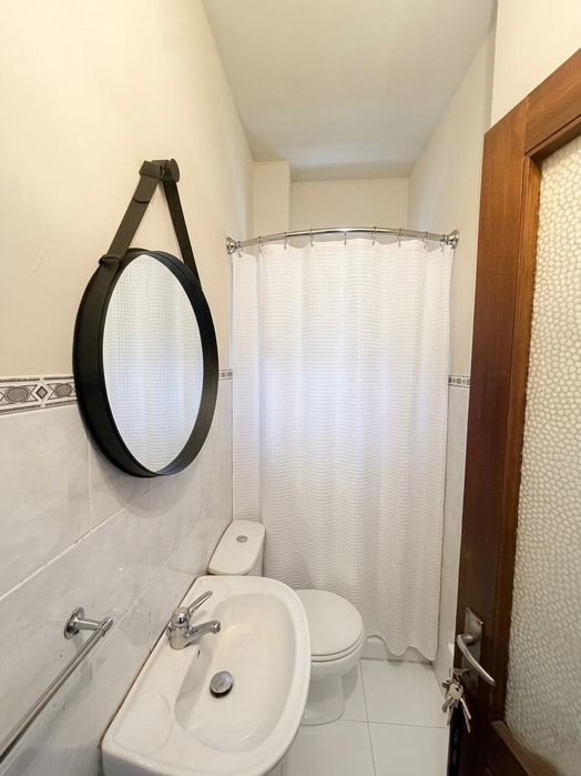 Quarto com WC Privativo - Av. Fernao Magalhaes