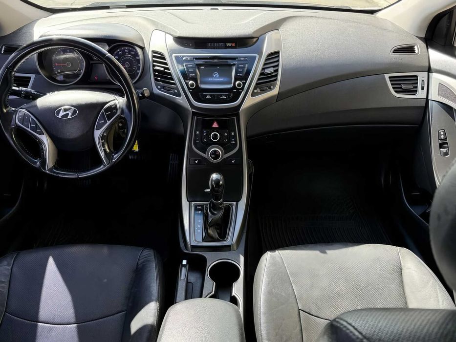 Hyundai Elantra Limited      2015