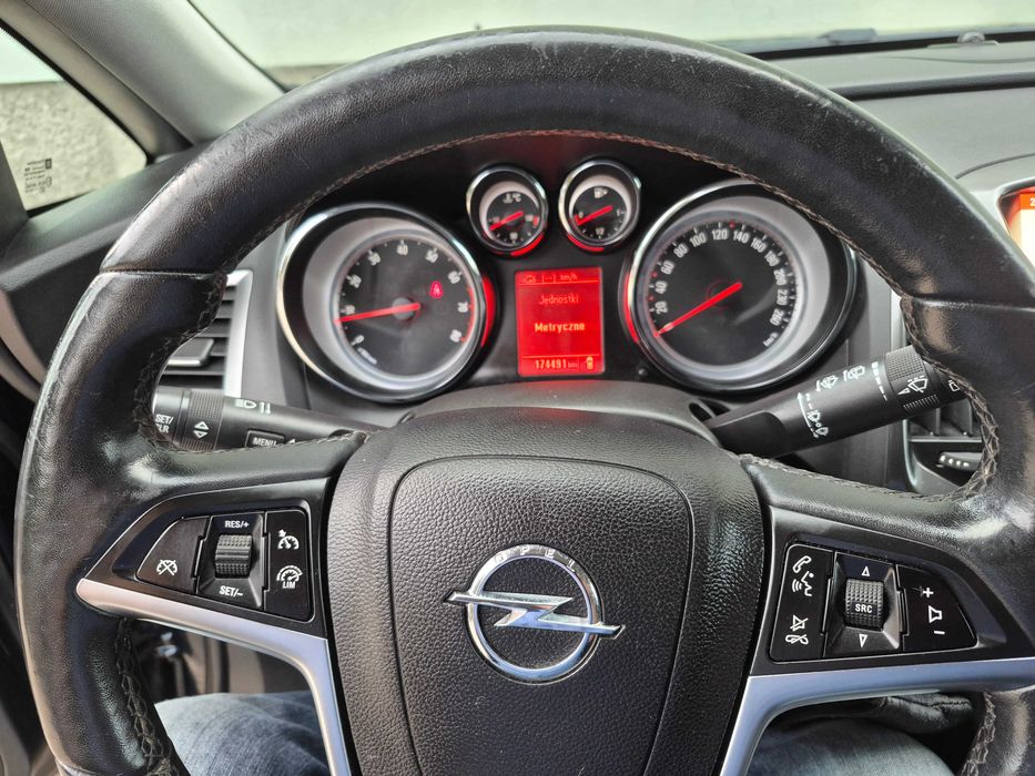 Sprzedam Opel Astra J 1,4 benz 140kM 2014 rok produkcji