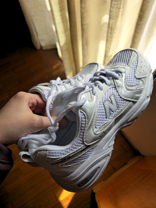 Sapatilhas brancas/creme