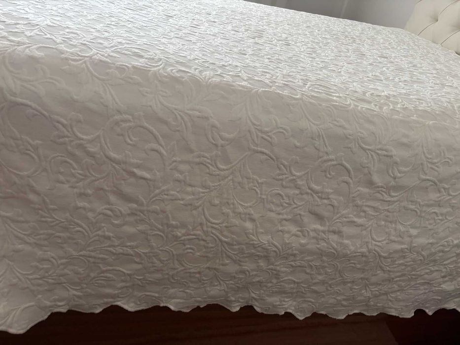Colcha branca em  algodão