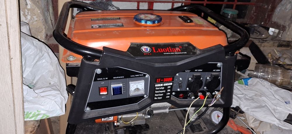 Продам бензогенератор Luotian LT3000