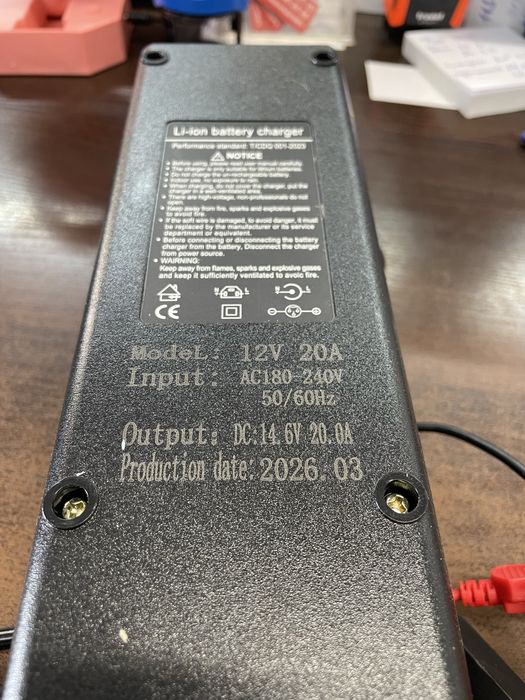 Зарядний пристрій для єлектро транспорту 12v 20A  ,24v 10A