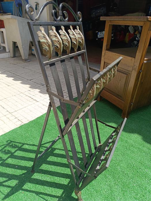 Suporte para revistas e livros
