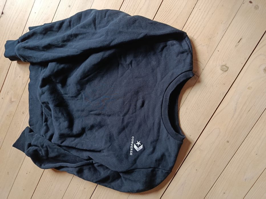 С Вітровка Adidas червона оригінал
Легка спортивна куртка від Adidas.