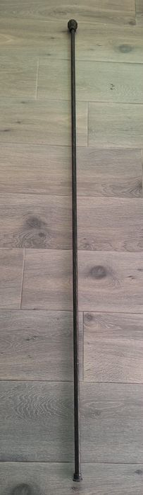 Vende-se varão de cortina em forja preto  como novo