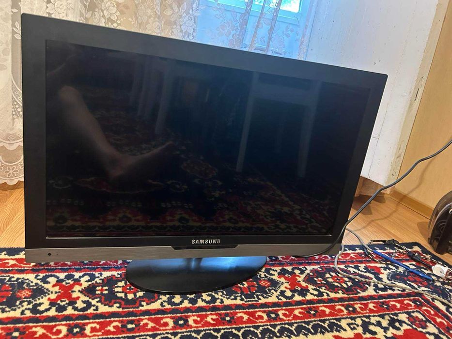 Телевізор Samsung  32" led є можливість підключення Т2 та Смарт ТВ