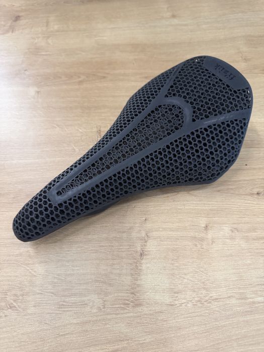 Siodełko FIZIK Vento Argo R3 Adaptive 140