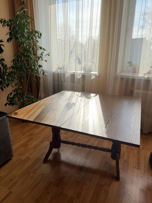 Журнальний столик