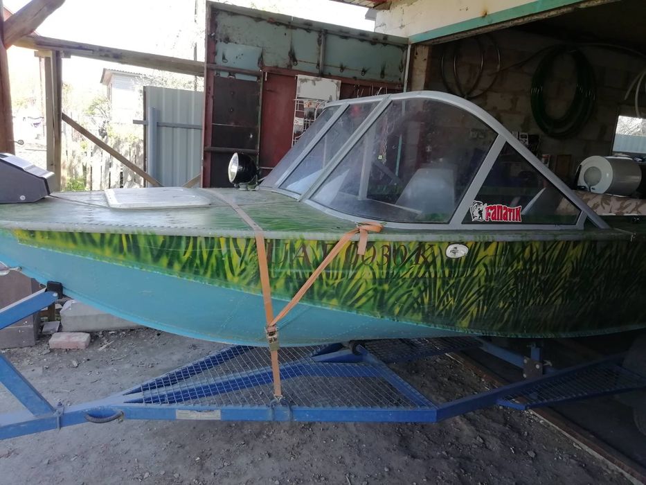 Продам лодку Днепр
