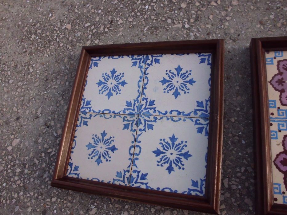 2 quadros com azulejos antigos