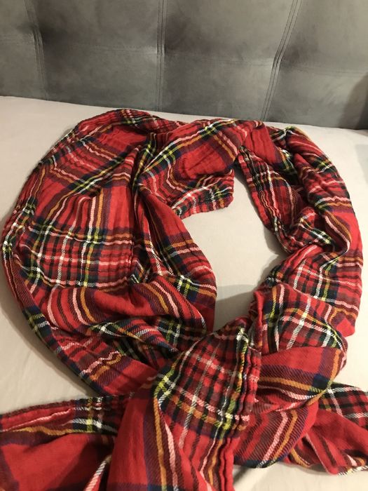 Большой красивый шарф. Красный. В клетку