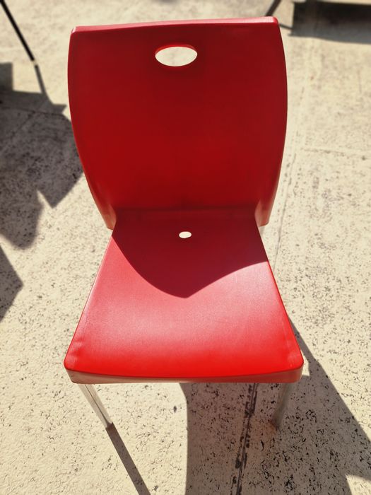 Krzesło plastikowe ,czerwone