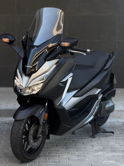 HONDA FORZA 300 - Ótimo Estado!