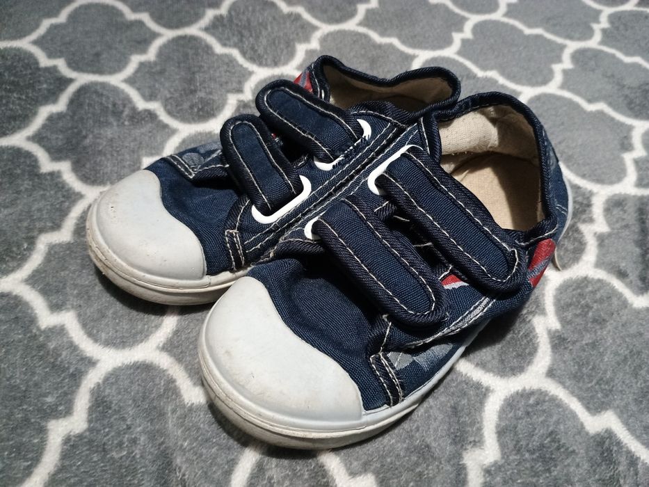 Niebieskie granatowe buty półbuty kamasze trampki adidasy r. 30