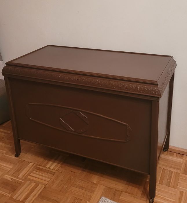 Duża stara skrzynia drewniana 100 cm kufer na kółkach ozdobna retro