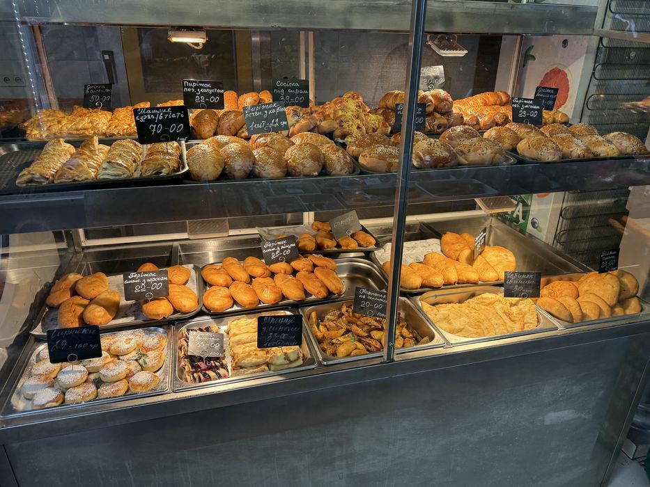 Продам тепловую и холодильные витрины