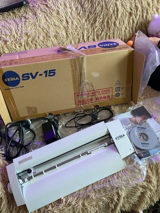 Режущий плоттер Roland STIKA SV-12.