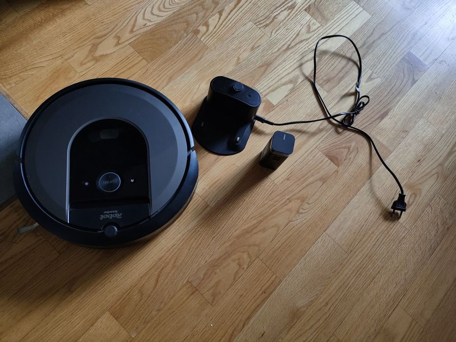 Uszkodzony iRobot Roomba i7 + zapora  + ładowarka