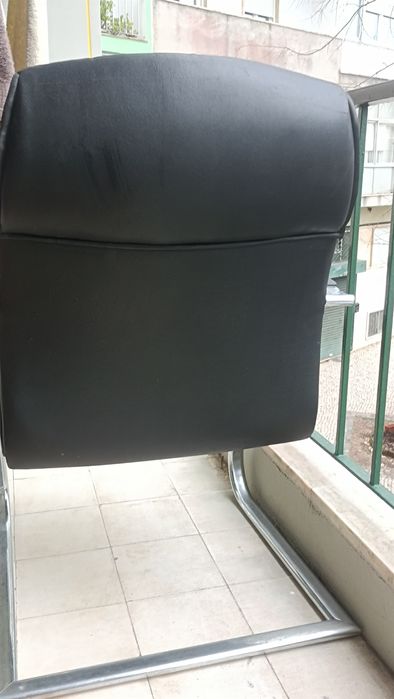 Cadeirão x2 com estrutura em metal