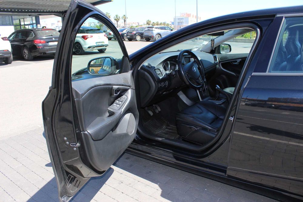 Volvo V40 1.6 D2 Momentum Eco 2015 (LER DESCRIÇÃO)