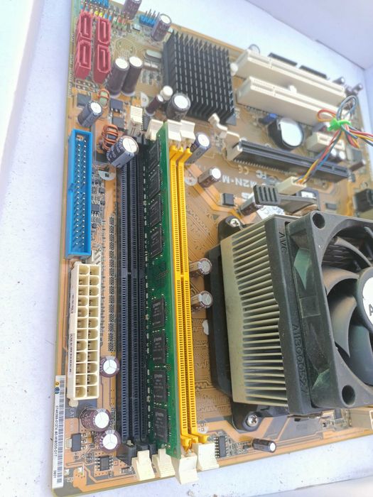 Материнська плата Asus M2N-MX SE Плюс модуль оперативної пам'яті Kingston ValueRAM