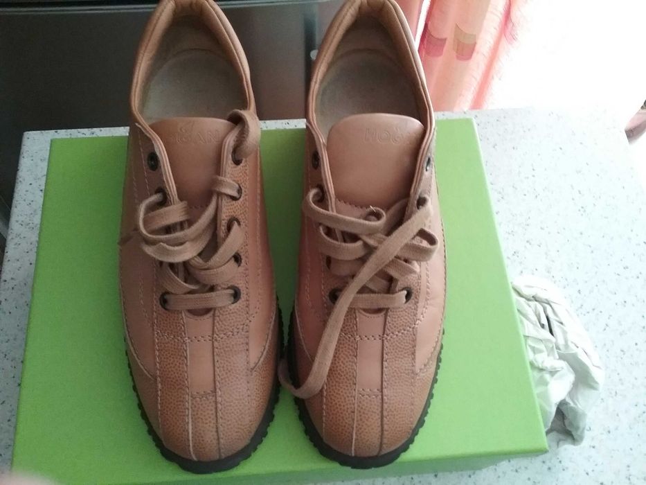 Продам  кросівки Hogan