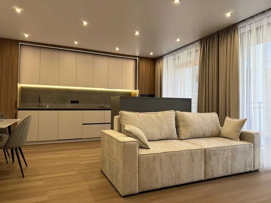 Продам! Двокімнатна з кухнею-вітальнею та великим балконом Біля річки!