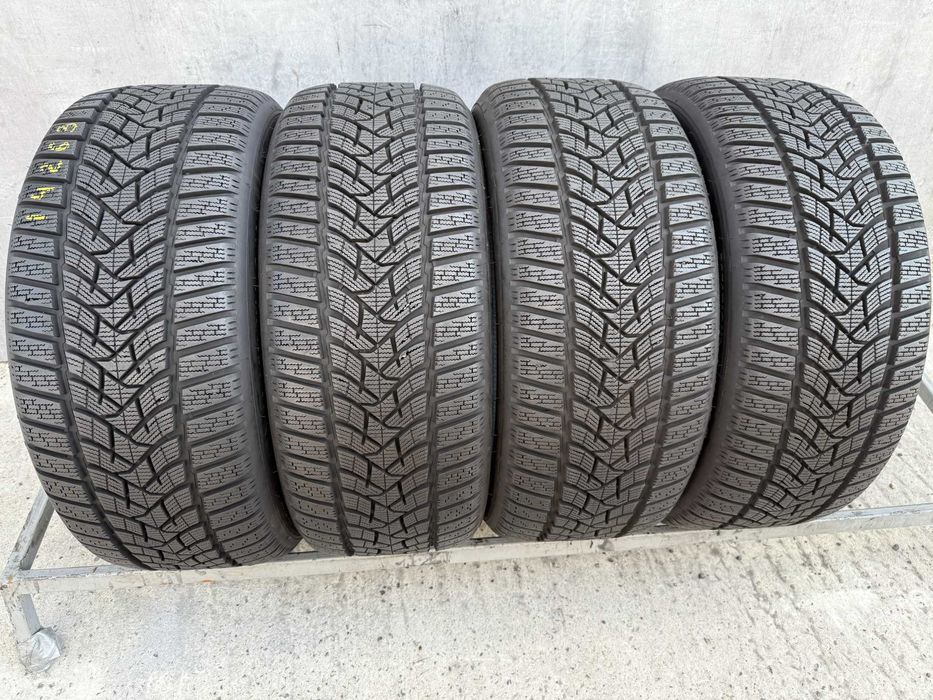Резина зимова.235/45 R18 Dunlop Wintersport 5 (залишок протектора 90%)