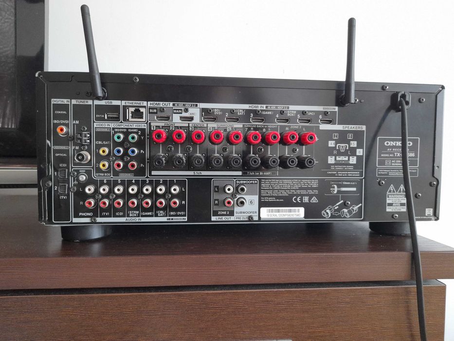 Amplituner Onkyo TX-NR686 + pilot