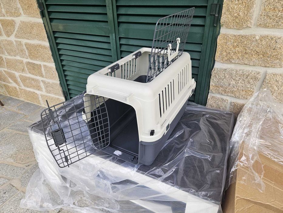 Transportadora rígida de plástico para cão/gato de porte pequeno a médio