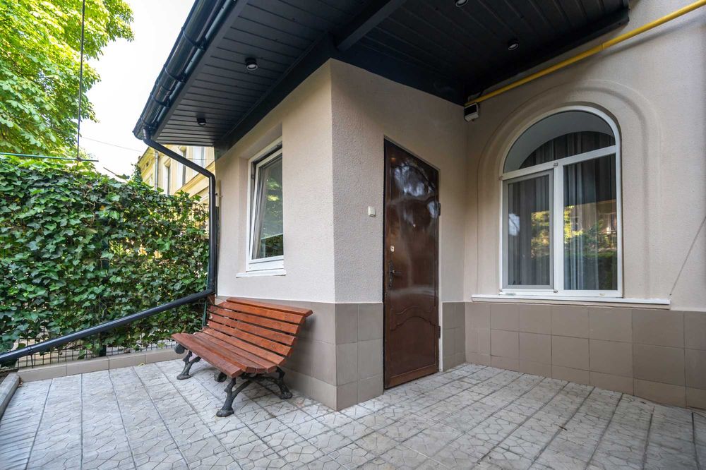 Дім з двориком, центр, море 6014