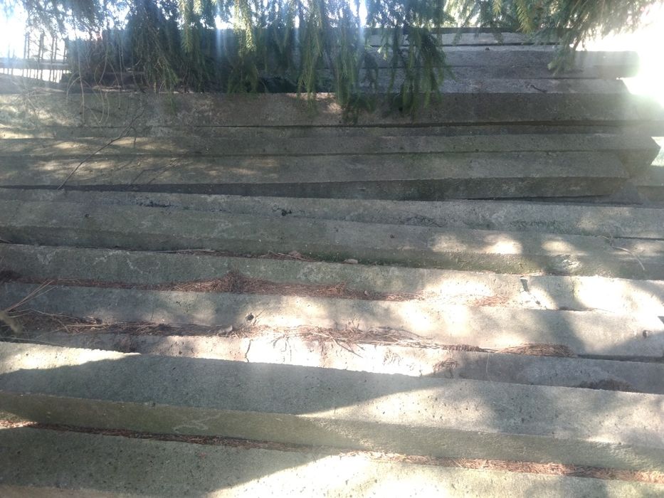 Słupki ogrodzeniowe betonowe 2,7 m