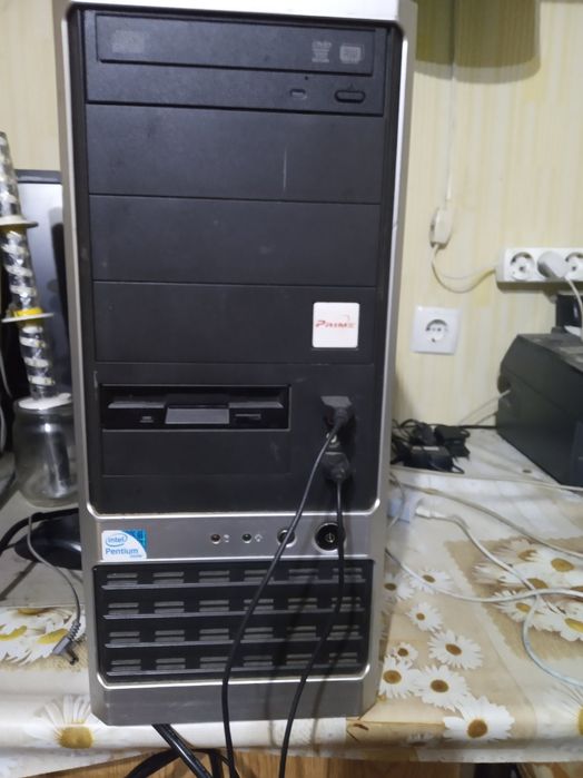 Продам комп'ютер (системний блок монітор, клавіатура)