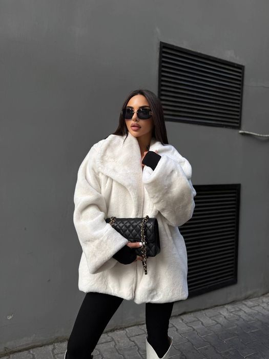 Екошубка на застібказ чорна, молоко