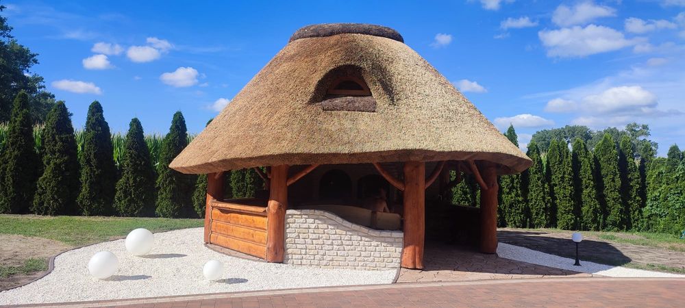 Altaną z grillem i wędzarnia