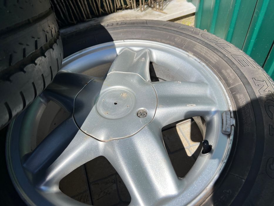 Jantes 15” com pneus 195/65R15 (4 furos)