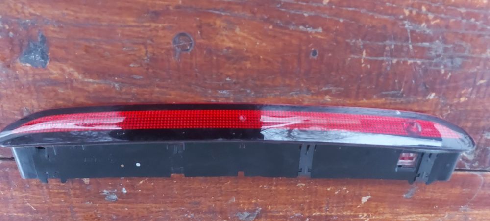 Стоп сигнал на задню ляду Tiguan 2020р