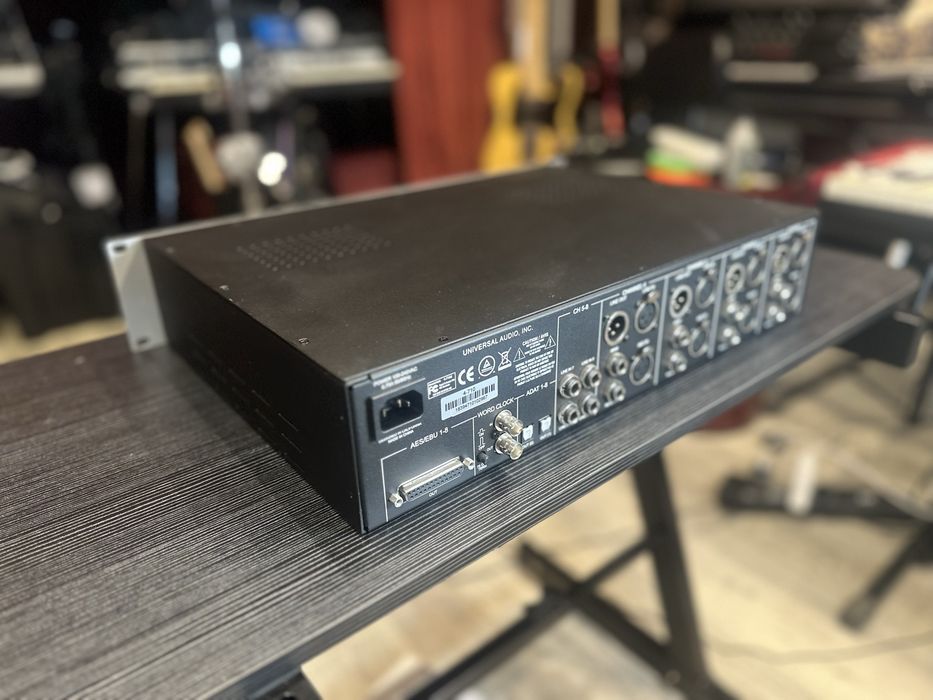 Universal Audio 4-710 4-kanałowy preamp mikrofonowy