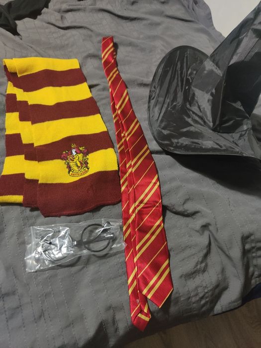 Strój Harry Potter Gryffindor krawat szalik kapelusz różdżka okulary