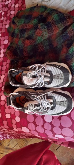 versace chain reaction