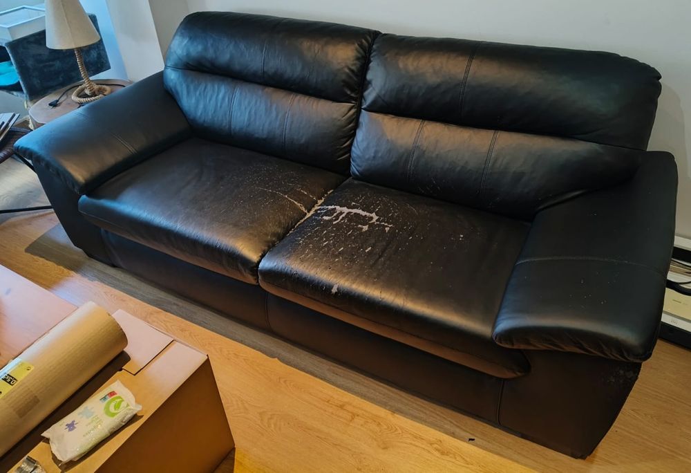 Sofá preto Sofá IKEA preto de 2-3 lugares (pele sintética)