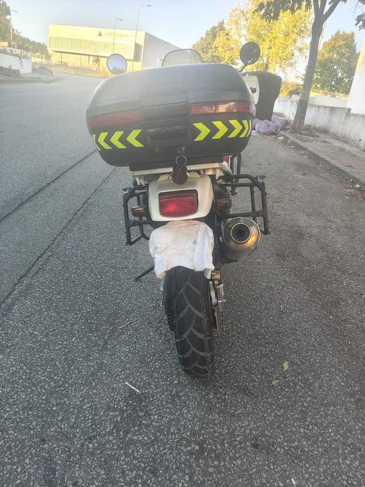 Honda Africa Twin como nova.