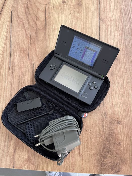 Nintendo DS Lite + Guitar Hero On Tour completo + acessórios + bolsa